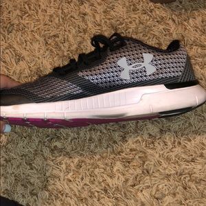 Like new black and grey under amour shoes !!!